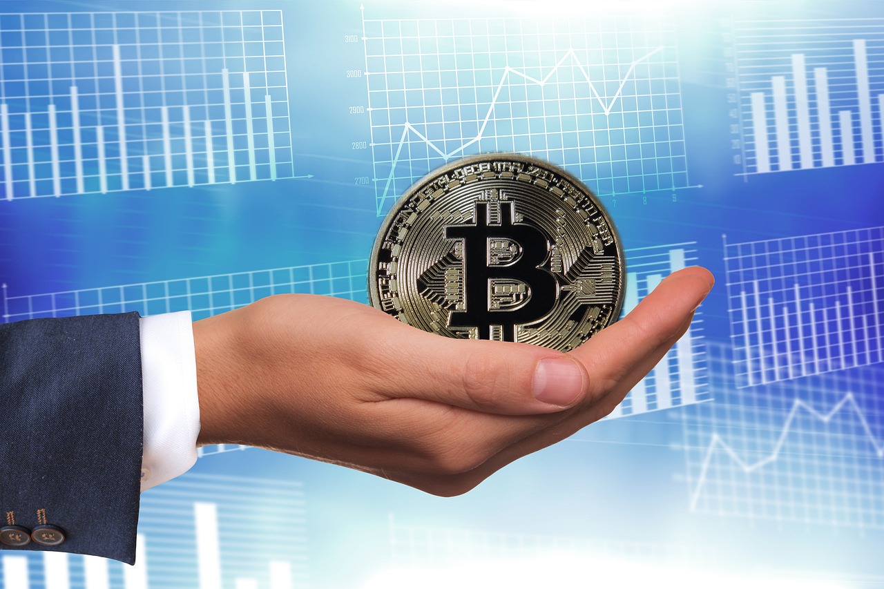 Bitcoin Gains Strength, Rises Alongside Gold as Other Markets Stumble
